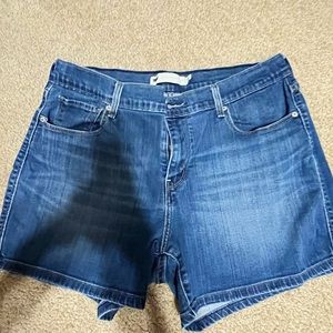 Womens denim Levi shorts